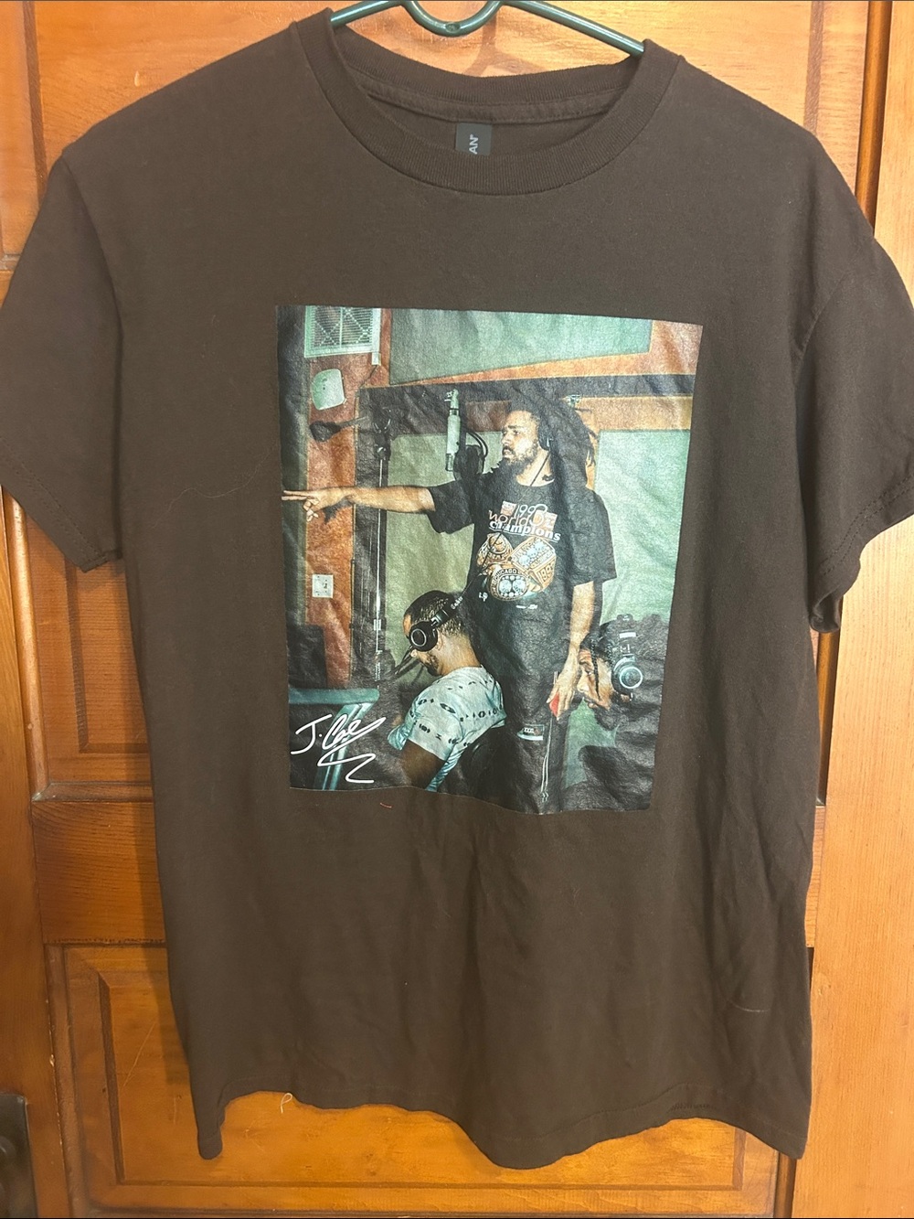 Gildan Brown Short-Sleeve Graphic Tee with Studio Photo Print